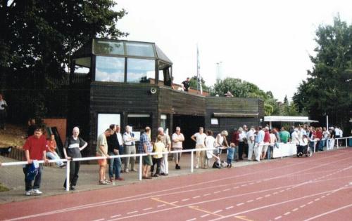 Elbestadion - Ecke mit Gebäude