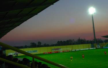 Xanthi Stadion - unausgebaute Seite im Abendrot