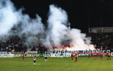 Stadion Gornika - Die Gegengerade feiert zwischendurch...